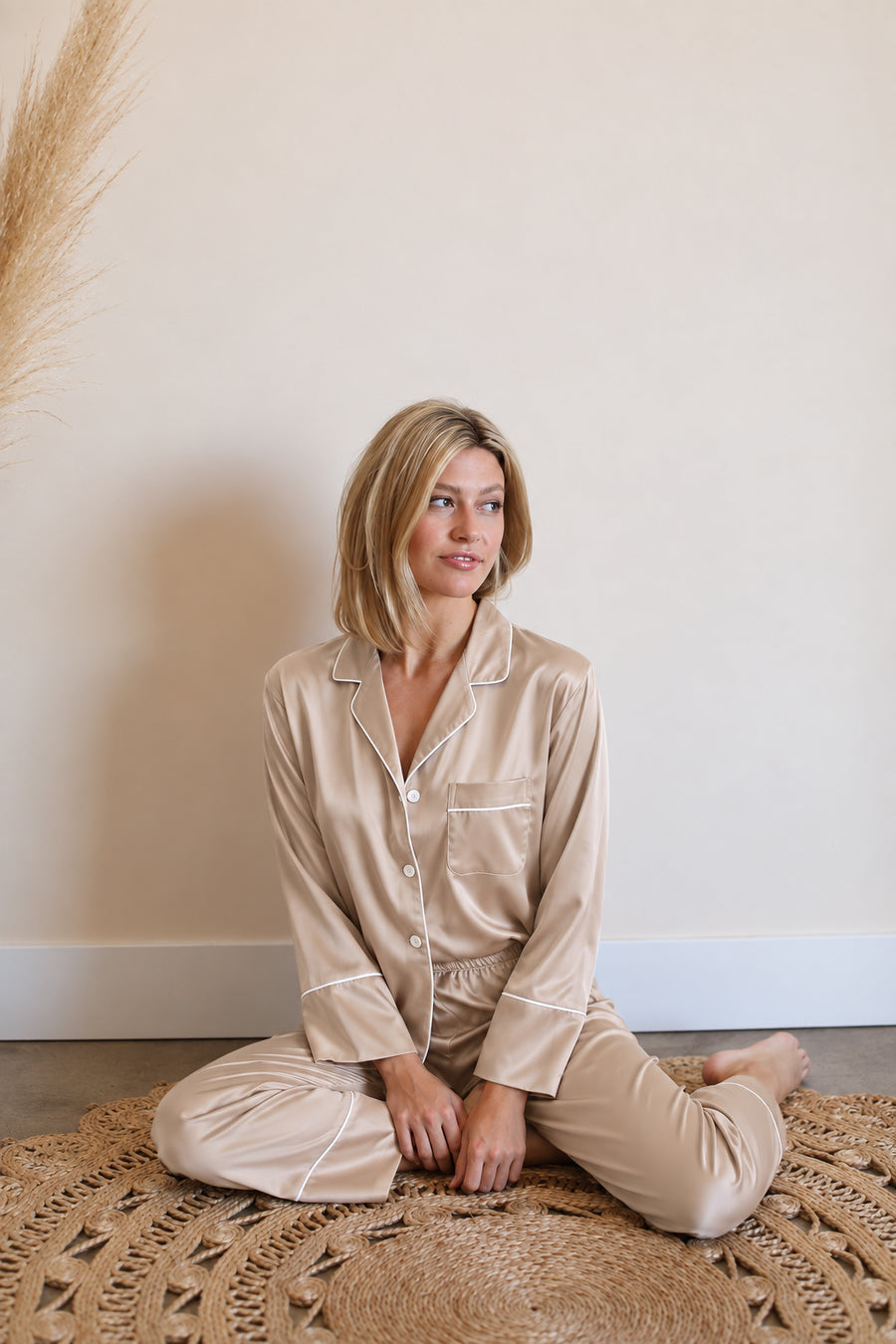 Long-sleeve satin pajama set (Clay)